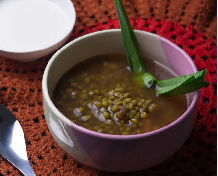 喝绿豆汤喝出脑出血？专家：不是汤“毒”，是喝法错了