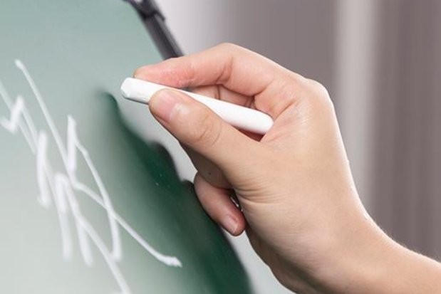教育时评：教育家精神绽放在每个三尺讲台